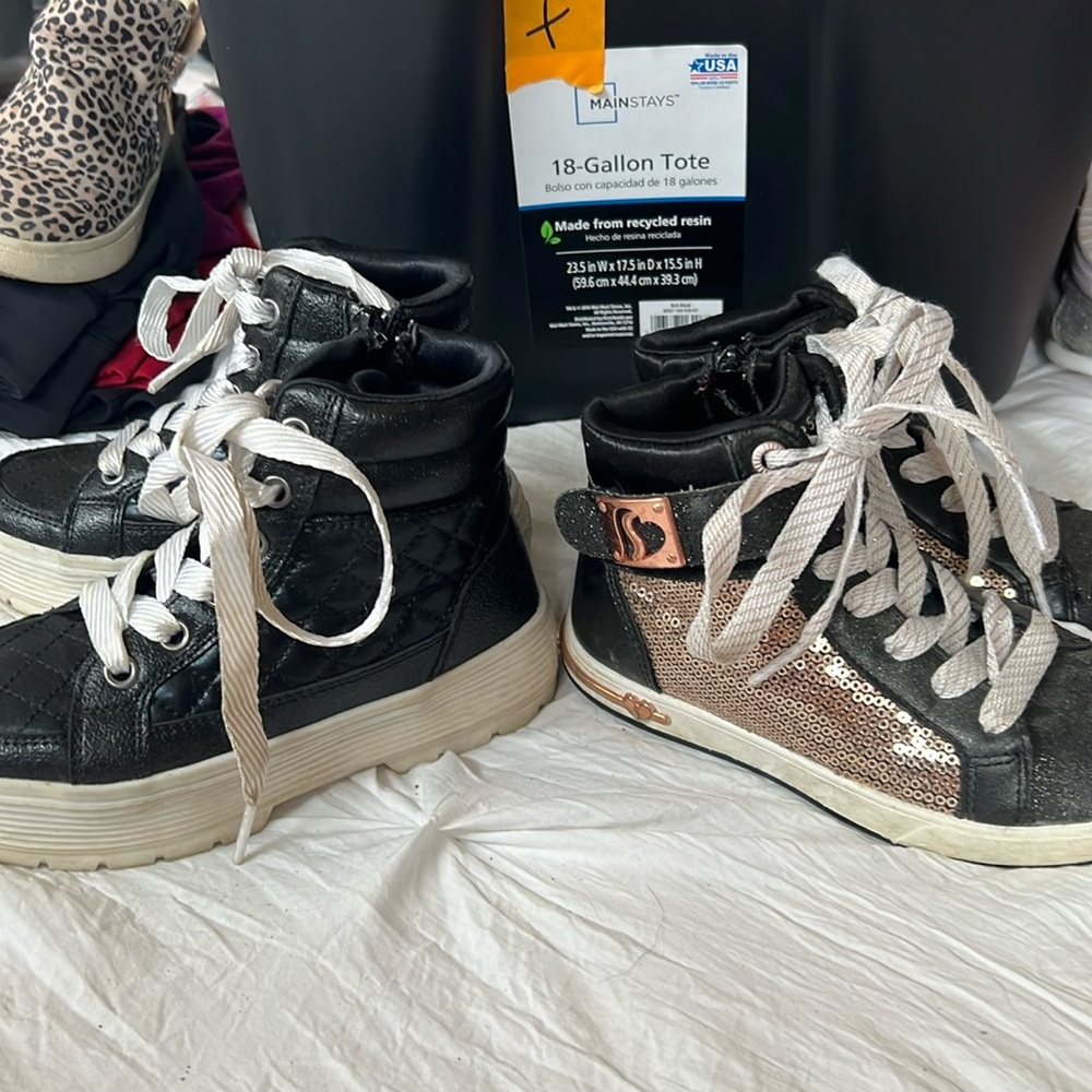 Girls size 12 sketcher boots zip up